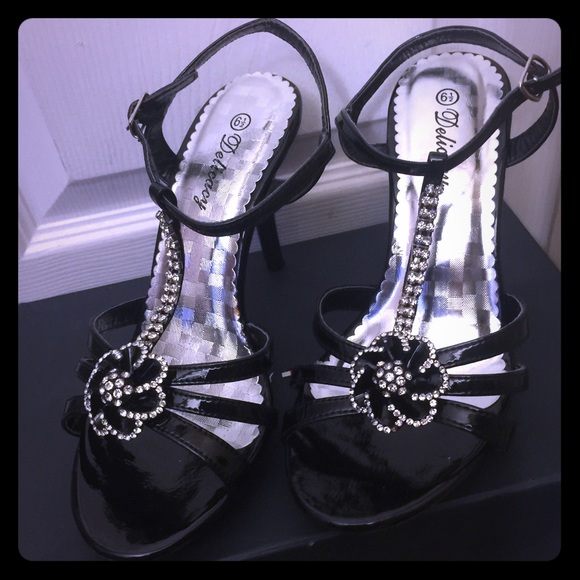 nice black shoes - Picture 1 of 4