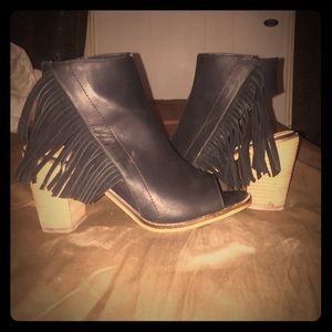 🔹SALE🔹Very Volatile fringe open toe booties
