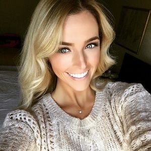 Meet your Posher, Dana