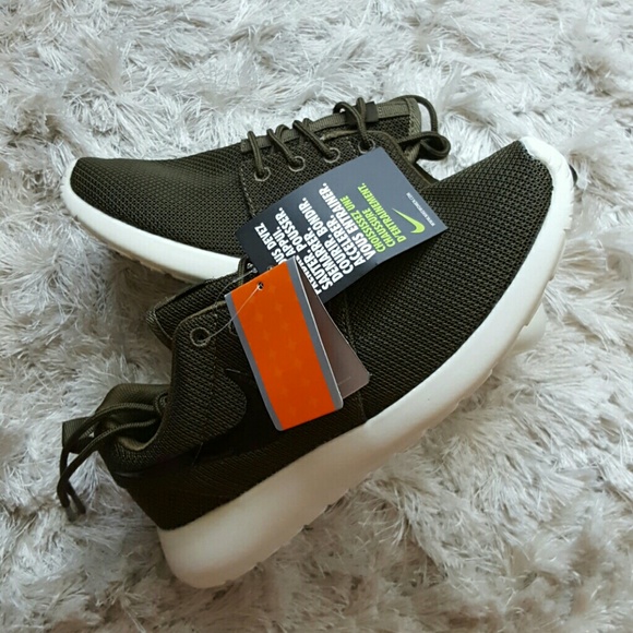 BRAND NEW Women's Nike Olive Roshe