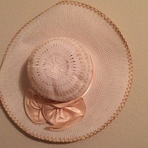Cream and white Sun hat with bow