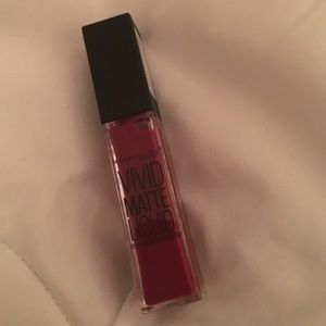 Maybelline Vivid Matte Liquid in Berry Boost