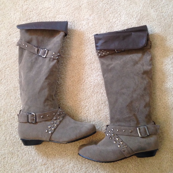 ⚡️NWOT⚡️ Suede Boots
