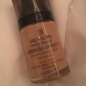 Revlon Photoready in 004 Nude