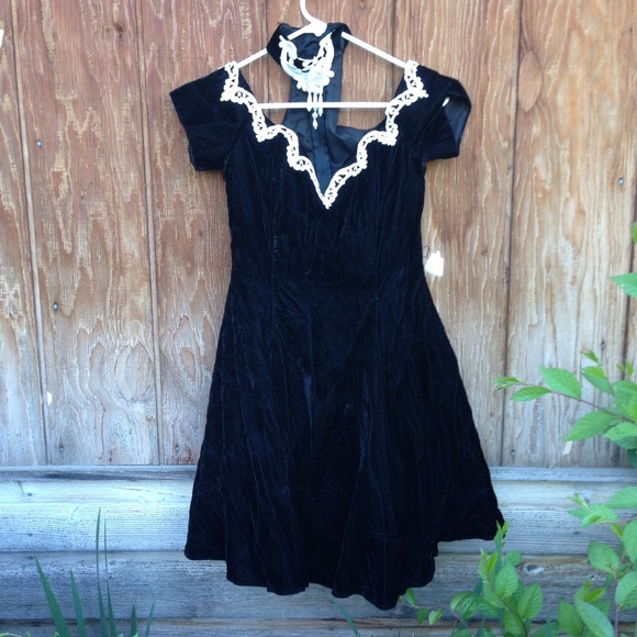 Vintage Dress with Neck Collar Thing- Black