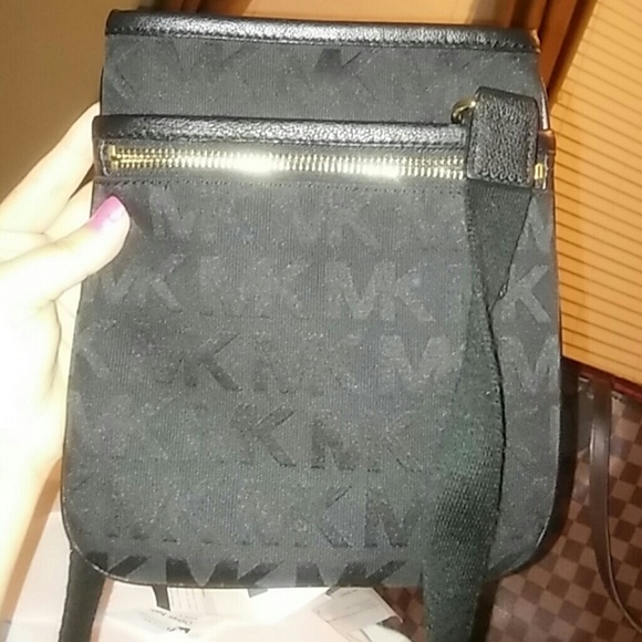 MK Cross body