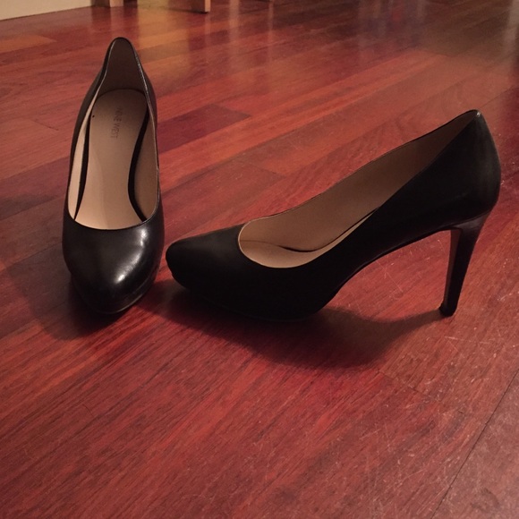 Black leather Nine West pumps platform 9.5 - Picture 1 of 4