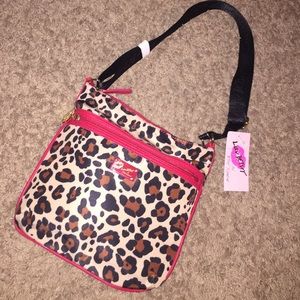 ✨BETSEY JOHNSON PURSE✨