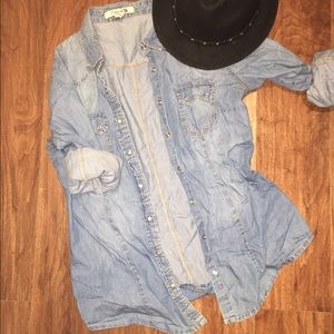 Denim buttondown top!