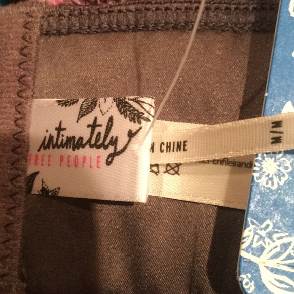 New BRALETTE FREE PEOPLE V-WIRE 1 Med left - Picture 3 of 3