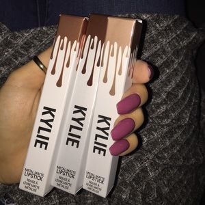 Kylie cosmetics metal matte in "heir"