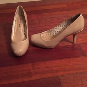 Patent leather tan beige pumps size 9 madden girl