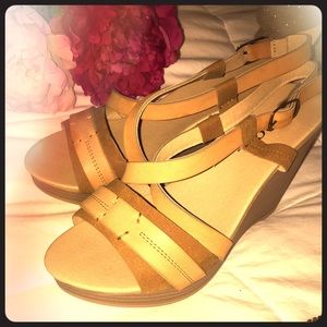 TAN STRAPPY WEDGE SANDALS