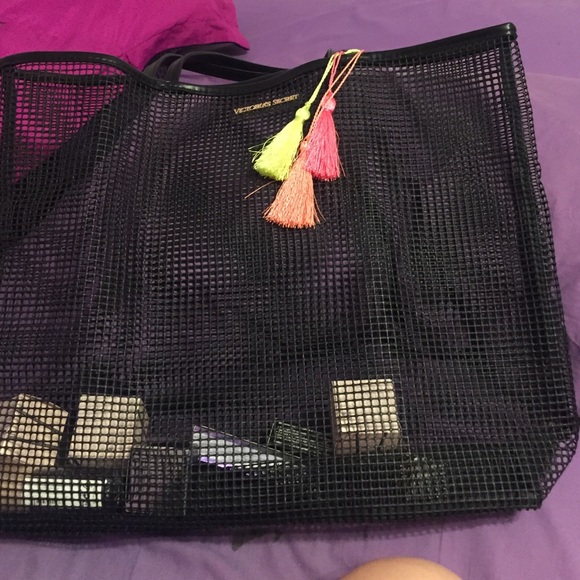 BRAND NEW NEVER WORN VICTORIAS SECRET TOTE