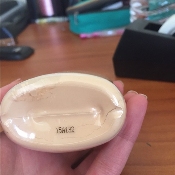 New authentic Ben nye banana powder 1.5 oz - Picture 3 of 3