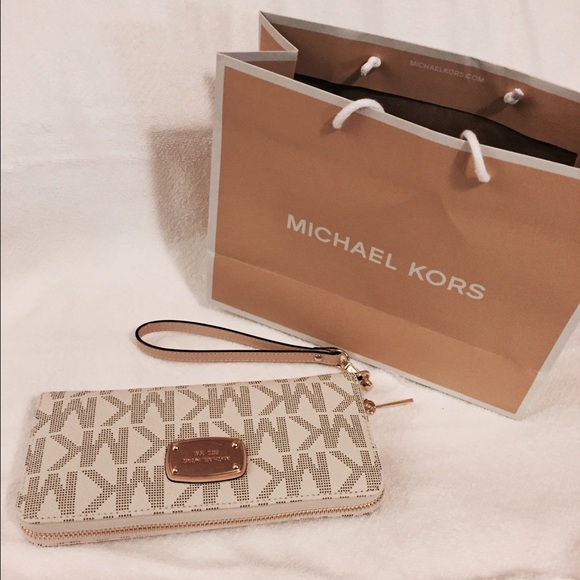 🎈FINAL SALE🎈 $168 MK wallet wristlets jet set - Picture 1 of 4
