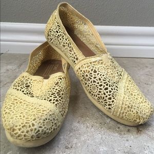 Yellow Lace Toms