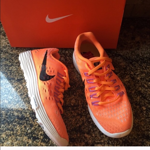 Nikes shoes PLEASE READ DESCRIPTION - Picture 2 of 2