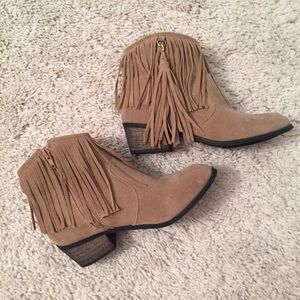 Adorable tan short boots with fringe