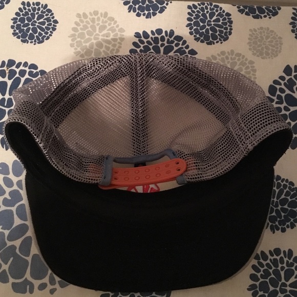 Volcom trucker hat - Picture 2 of 2