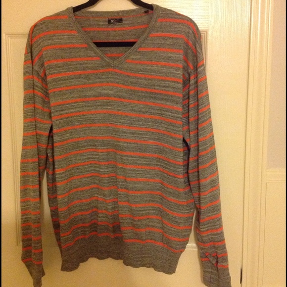 Mens V neck sweater EUC - Picture 3 of 3