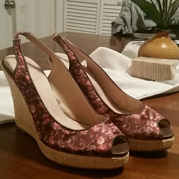 Floral wedges