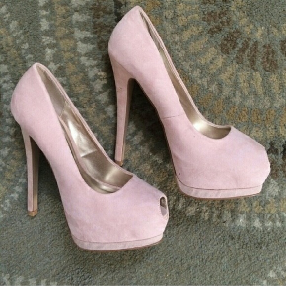 Size 7 blush pumps