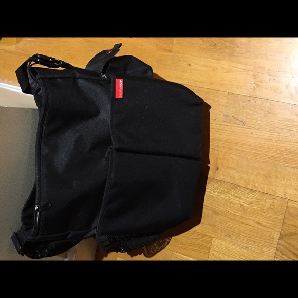 Skip Hop diaper bag - Picture 3 of 4