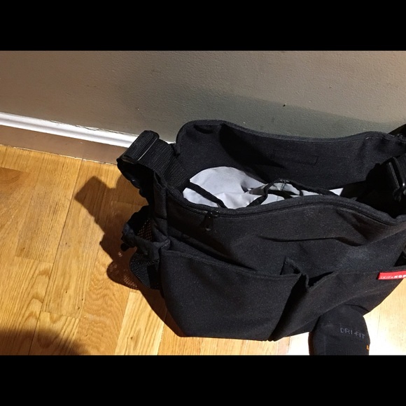 Skip Hop diaper bag - Picture 4 of 4