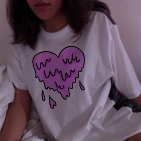 UNIF Tops - white and pastel purple melting heart graphic tee