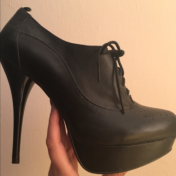 Bakers Oxford heels
