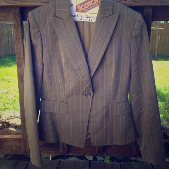 🌼Antonio Melani Suit - Picture 1 of 4