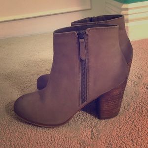 New booties! Super comfortable; 3"