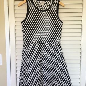 Elegant dress - sz m - never worn