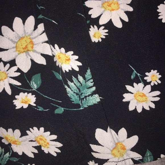 Forever 21 Plus Size 3X Daisy Print Shorts