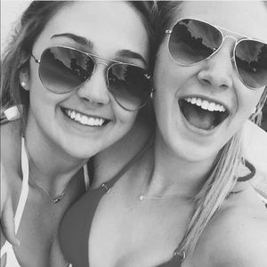 Meet your Posher, Taylor