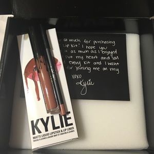 Kylie lip kit in Dolce K