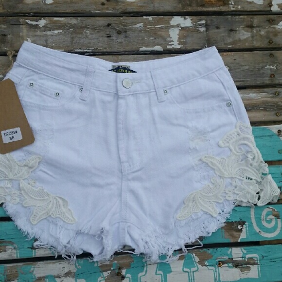 Sale! < White Crochet Lace Trim High Waist Shorts - Picture 3 of 4