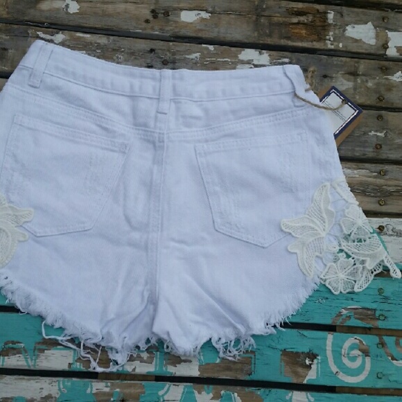 Sale! < White Crochet Lace Trim High Waist Shorts - Picture 4 of 4