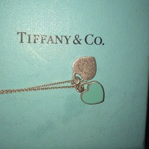 Double heart pendant in silver w/ enamel finish