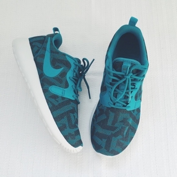 Nike Roshe One Knit Jacquard NWT Nike ROSHE ONE KNIT JACQUARD