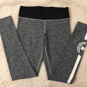 ••VS Pink Workout Leggings••