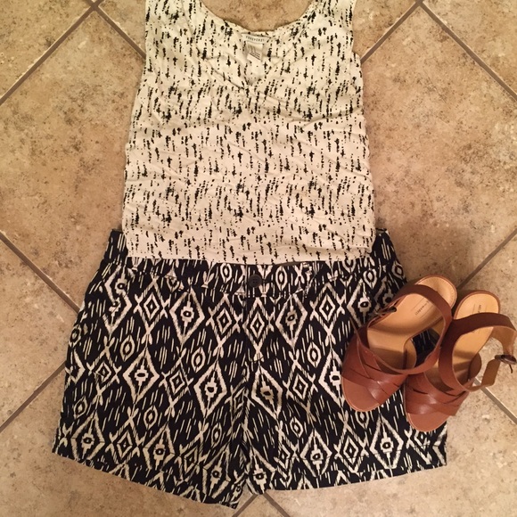 Geo print black and white Old Navy shorts