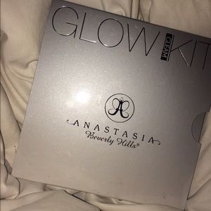 Anastasia glow kit: gleam