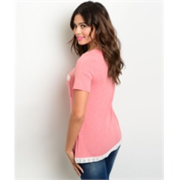 🌷 New 🌷 Adorable light red top with lace detail - Picture 2 of 3