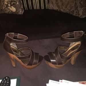 Size 6 brown heels