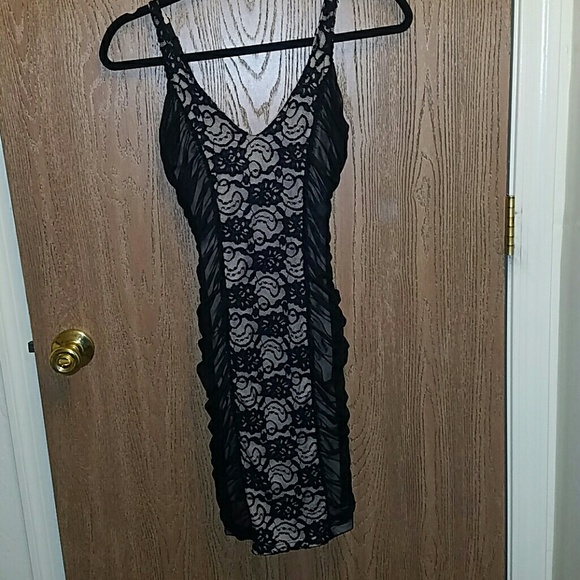 Black and nude lace dress - Picture 1 of 2