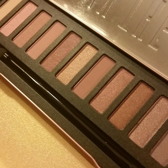 W7 eye shadow - Picture 3 of 3