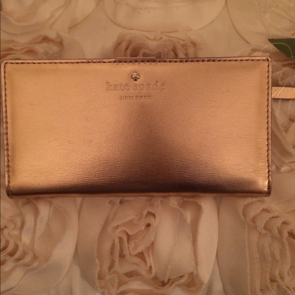 Rose gold color Kate Spade wallet♠️