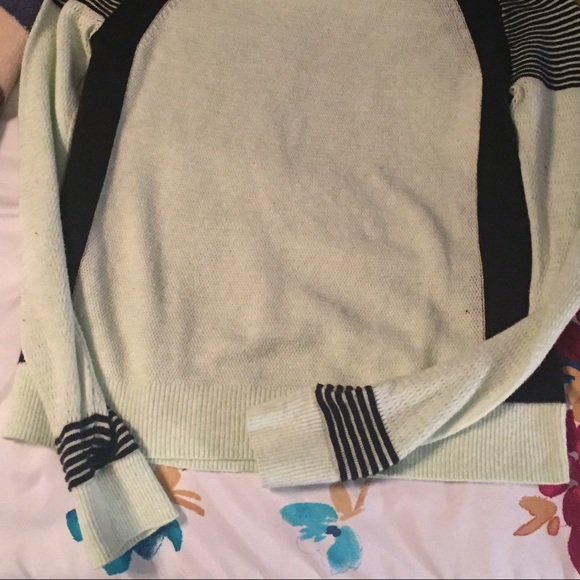 Mint green/black sweater - Picture 2 of 2